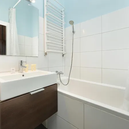 Apartamento Komfortowy Apartament Blisko Rzeki We Wroclawiu Z Biurkiem I Wanna By Renters *