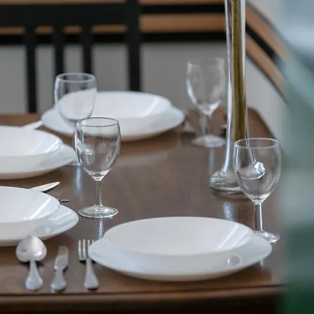 Komfortowy Apartament Blisko Rzeki We Wroclawiu Z Biurkiem I Wanna By Renters