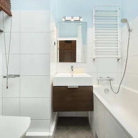 Komfortowy Apartament Blisko Rzeki We Wroclawiu Z Biurkiem I Wanna By Renters Apartamento